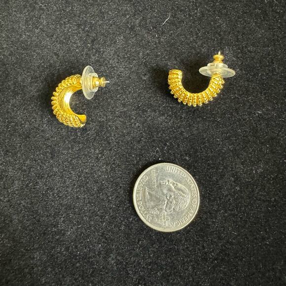 Trifari VINTAGE Yellow Gold Tone Textured Oversized Cuff Earrings Pierced Ears - Picture 3 of 5